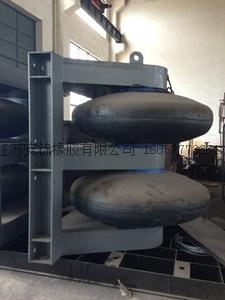  轉動型橡膠護舷